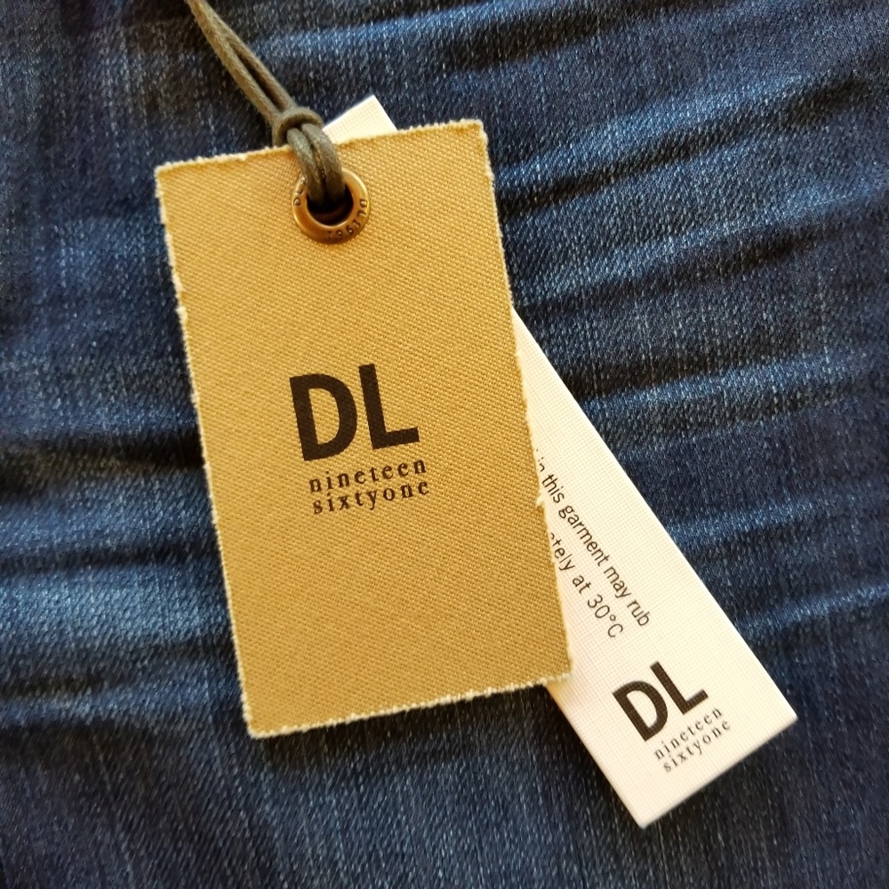 DL1961 Coco Curvy Straight Jeans Size 24 - Picture 3 of 11